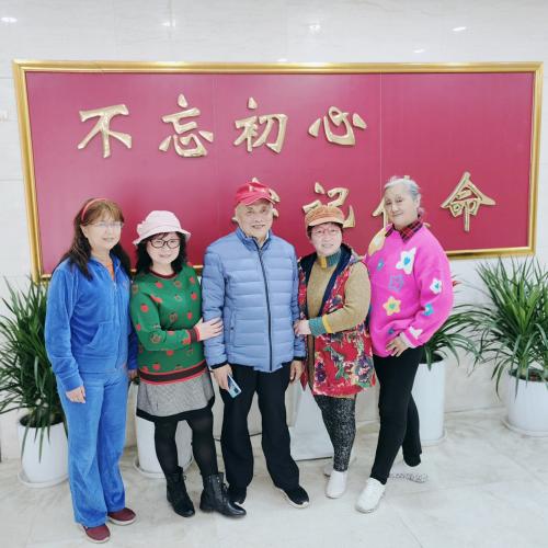 拥抱内心的老小孩