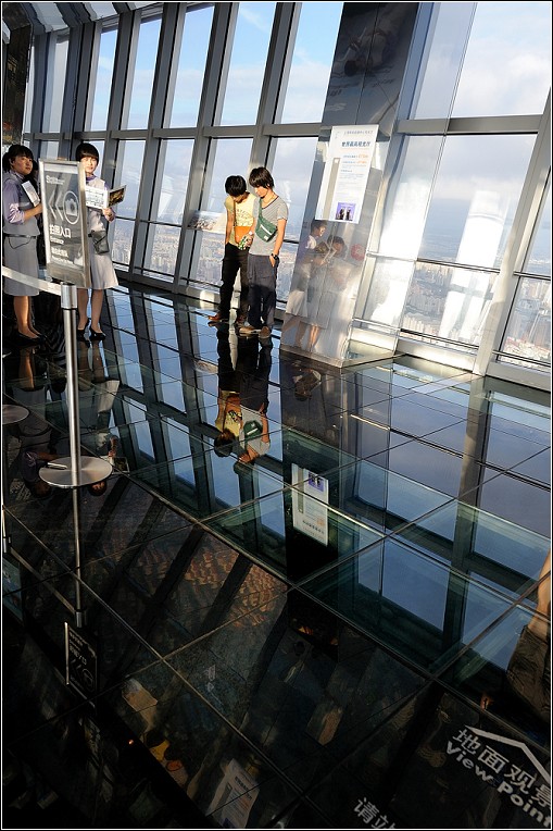 上海中心大厦玻璃走廊图片